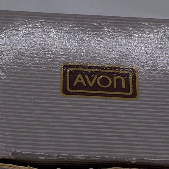 Jewelry Vintage Avon Stautue of Liberty Pin Lapel  in Original Box - Picture 3 of 3